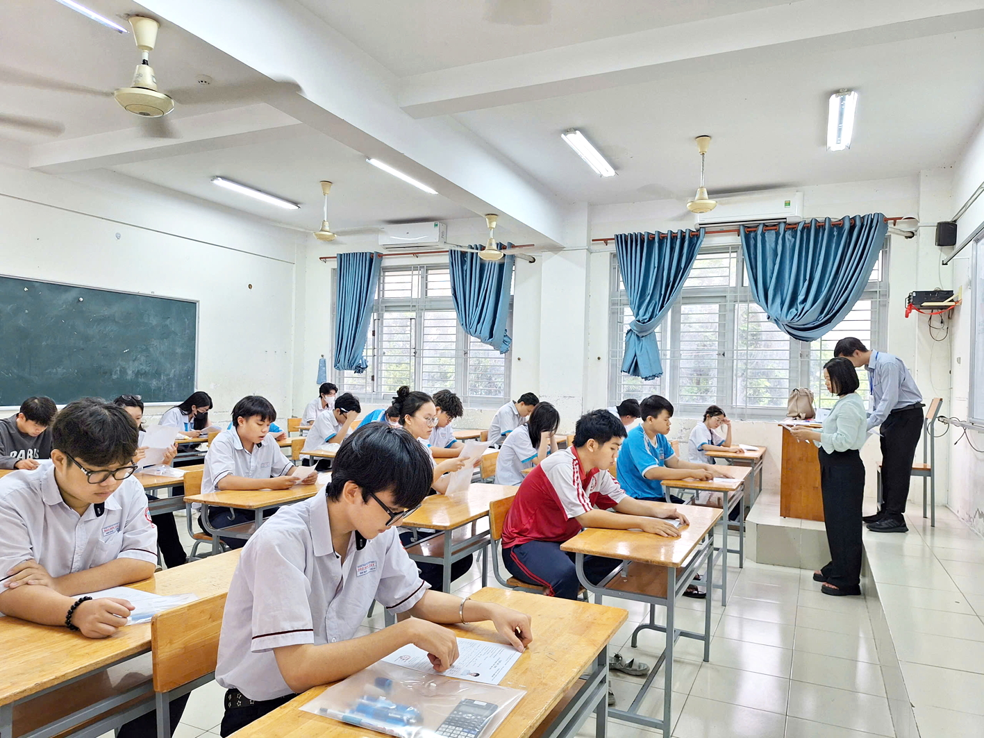 Thí sinh tham dự kỳ thi tốt nghiệp THPT năm 2025 tại TPHCM 