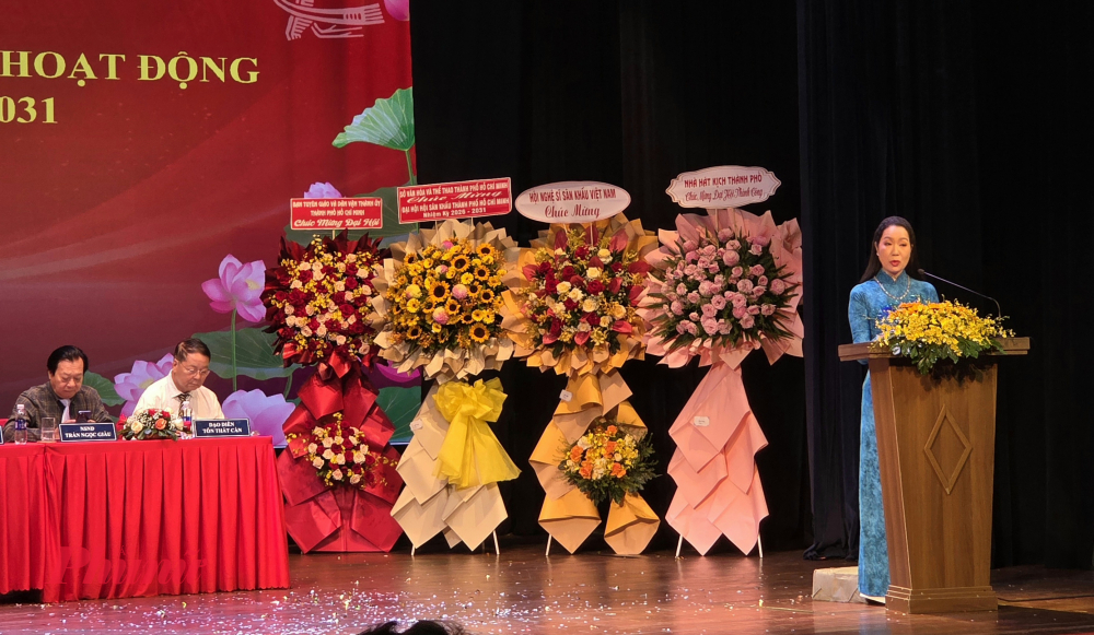 NSND Trịnh Kim Chi phát biểu nhận nhiệm vụ.