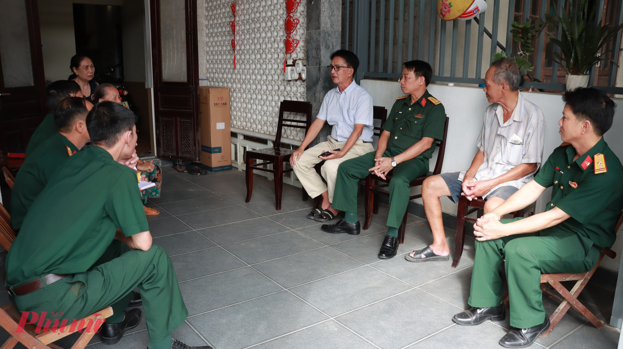 Đoàn công tác Bộ CHQS thành phố Huế nắm tình hình, làm việc với các nhân chứng