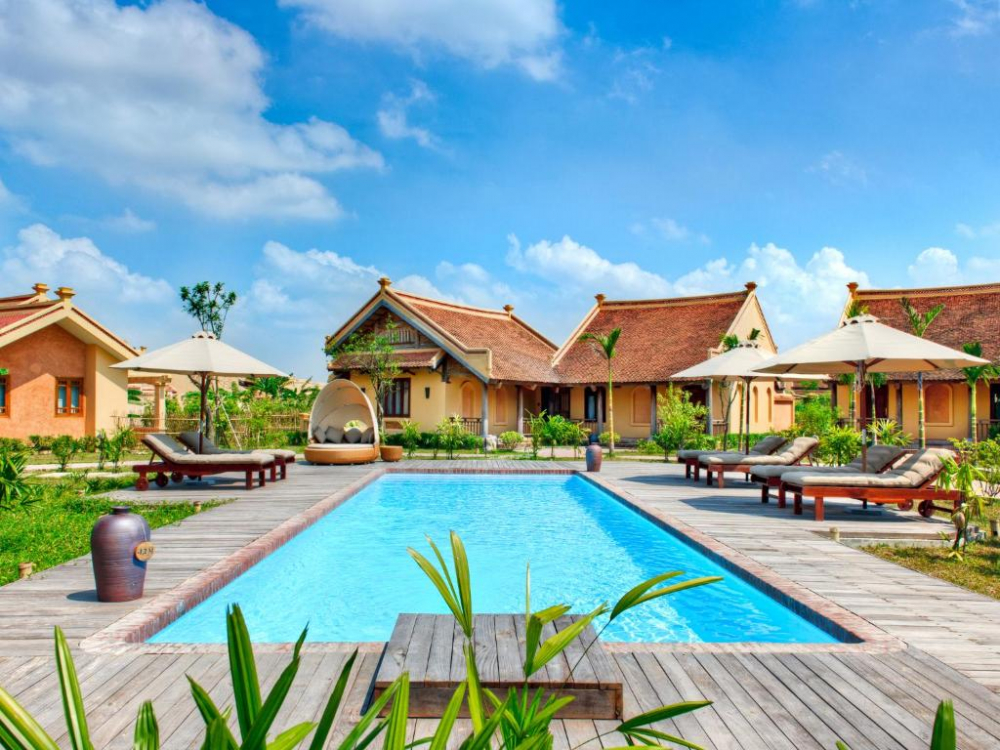 Du khách có thể kéo dài trải nghiệm cho kỳ nghỉ tại khu nghỉ dưỡng sinh thái tại Ninh Bình được thiết kế theo phong cách làng quê Bắc Bộ truyền thống và nằm gần nhiều danh lam thắng cảnh nổi bật của địa phương. 
