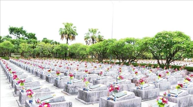 Nghĩa trang Liệt sĩ Ba Dốc (tỉnh Quảng Trị) hiện có 3.126 phần mộ liệt sĩ, trong đó có 1.320 phần mộ chưa xác định được đầy đủ thông tin. Ảnh: Võ Dung/TTXVN