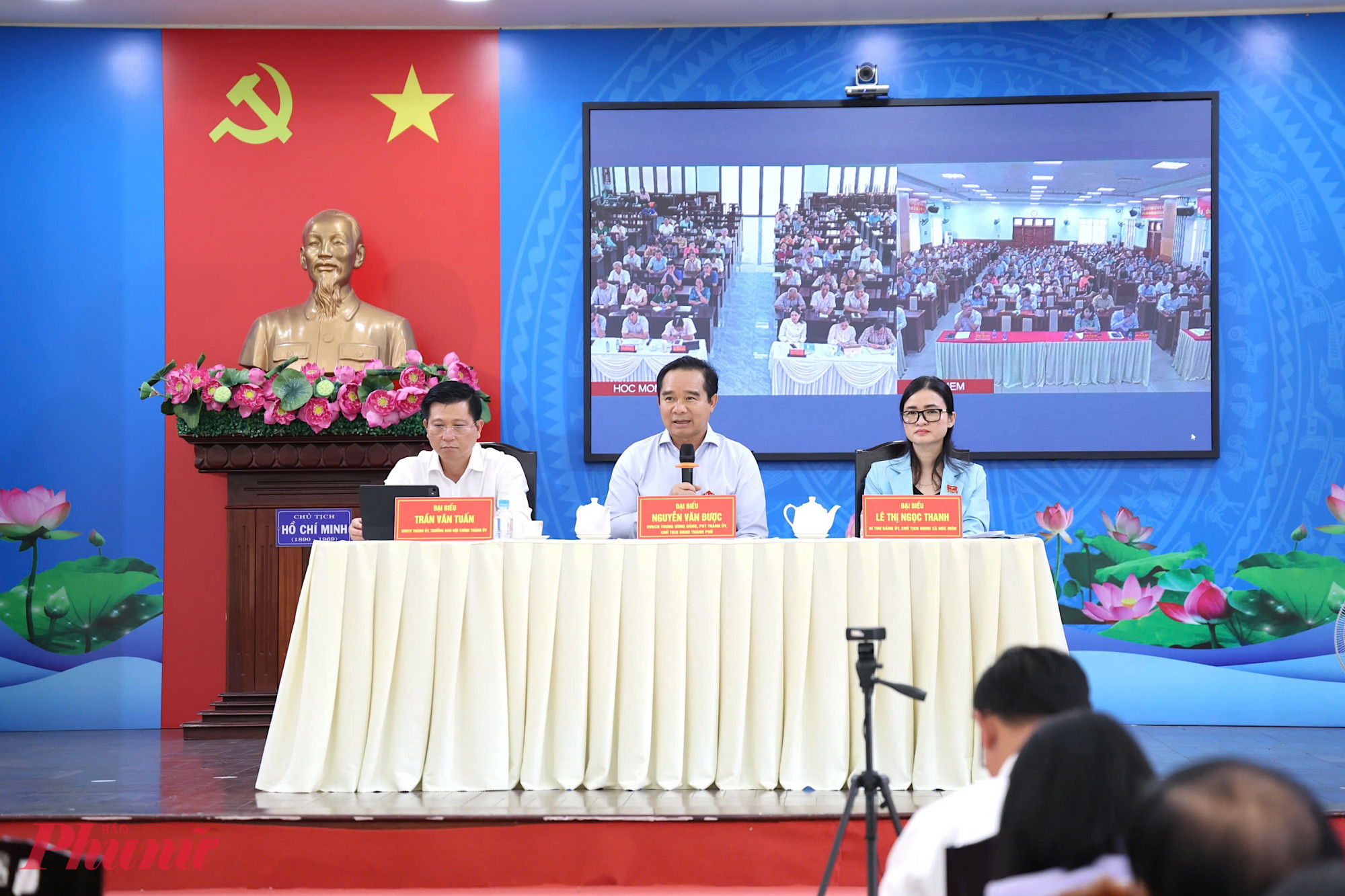 Chủ tịch UBND TPHCM: Hạ tầng bứt phá sẽ mở đường cho Hóc Môn phát triển đô thị Tổ đại biểu HĐND TPHCM đơn vị số 36 trong buổi tiếp xúc sáng 10/6 - Ảnh: Thanh Tâm