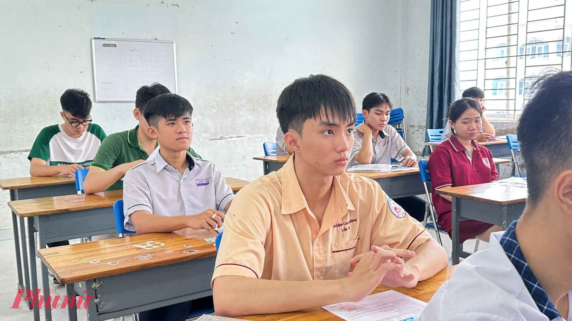 Thí sinh tại điểm thi Trường THPT Thạnh Lộc - Ảnh: Nguyễn Loan