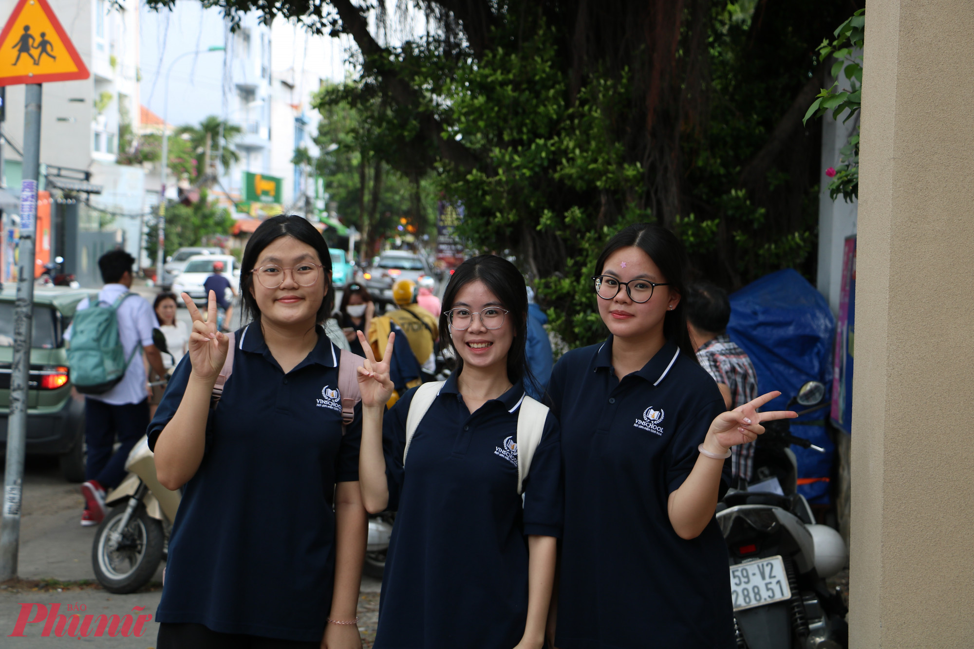 Rạng rỡ chờ ngày thi chính thức - Ảnh: Trang Thư