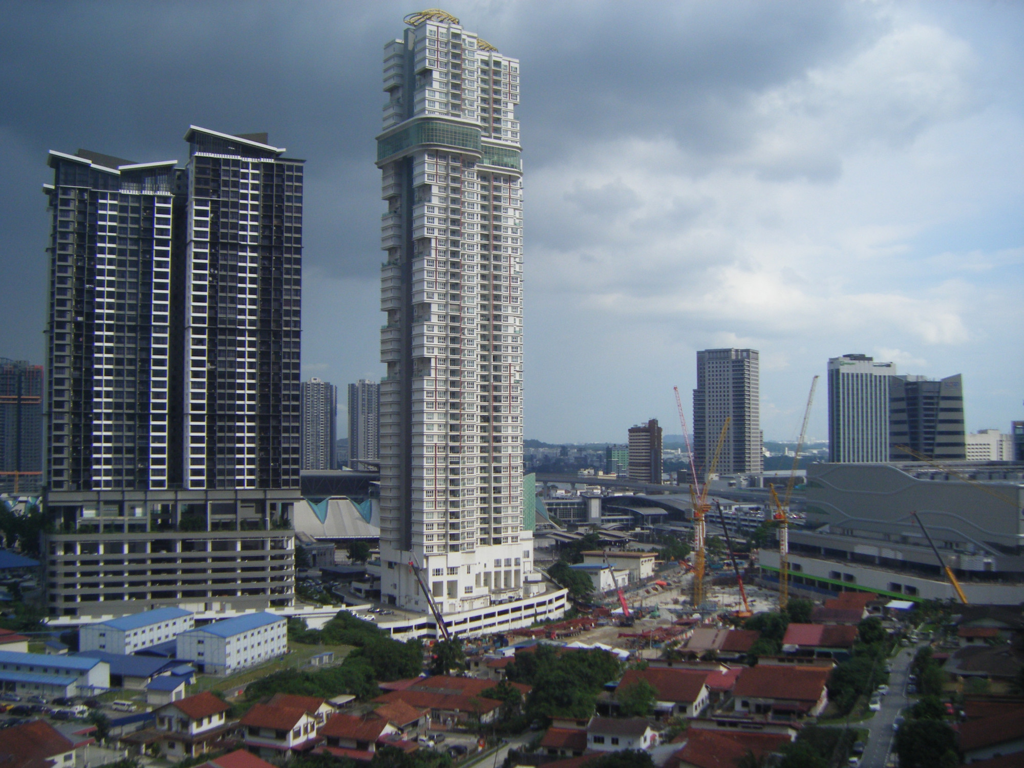 Đường sắt khổ 1m lạc hậu và câu chuyện phát triển kinh tế của Malaysia Johor Baru cũ và mới