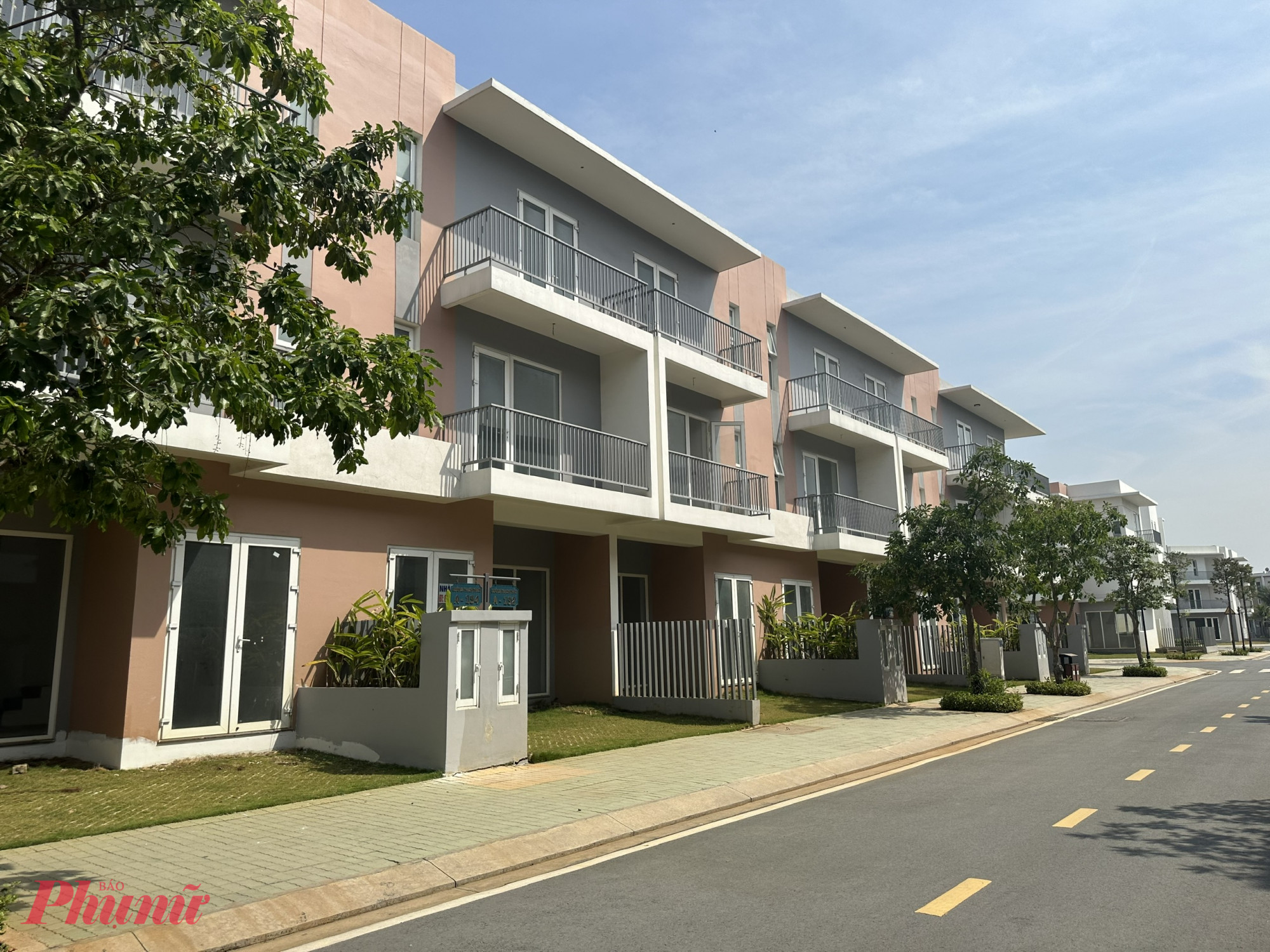 Nhà phố, biệt thự đồng loạt giảm nhiệt