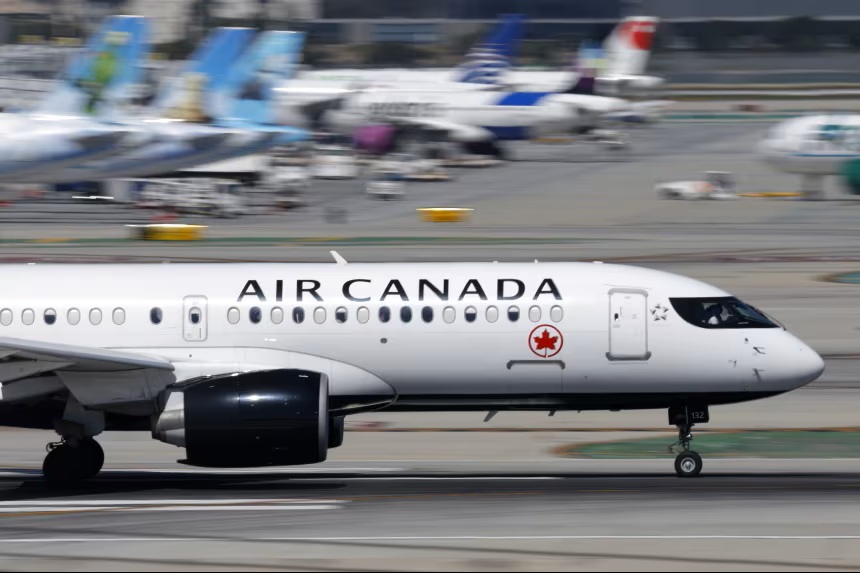 Một chiếc máy bay của hãng Air Canada cất cánh từ sân bay quốc tế Los Angeles, Mỹ để đến Toronto, Canada vào ngày 7/3 - Ảnh: Kevin Carter/Getty Images