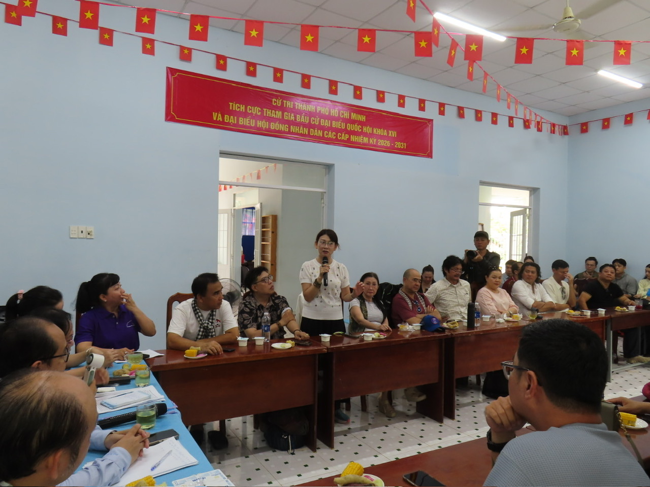 NSND Mỹ Uyên chia sẻ ý kiến tại buổi sinh hoạt 