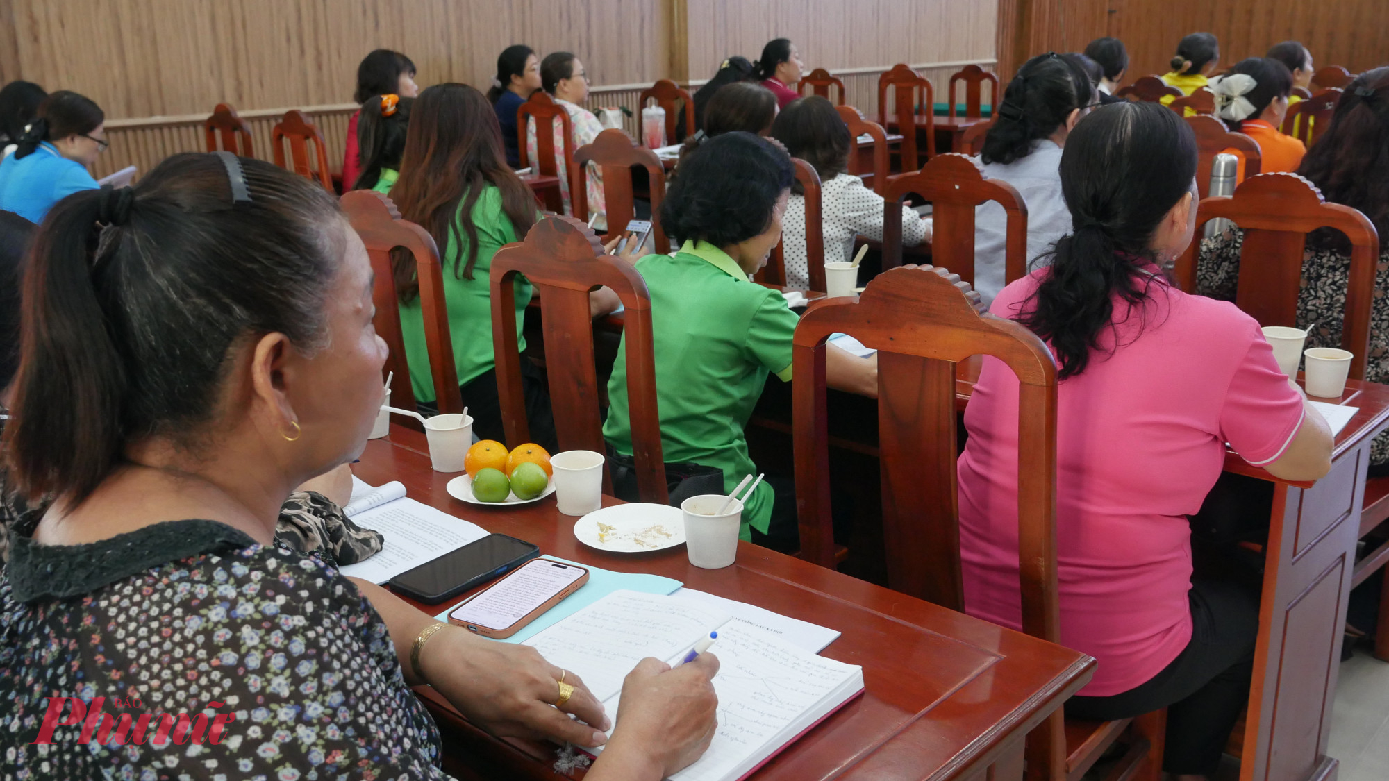 Tinh thần học tập nghiêm túc từ các dì, chị tại lớp tập huấn 