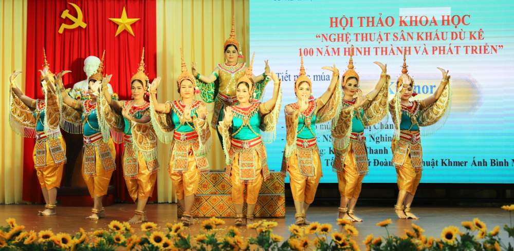 Đào tạo nhân lực, giữ gìn và phát huy văn hóa Khmer Nam Bộ Biểu diễn sân khấu Dù kê, do Đại học Trà Vinh tổ chức