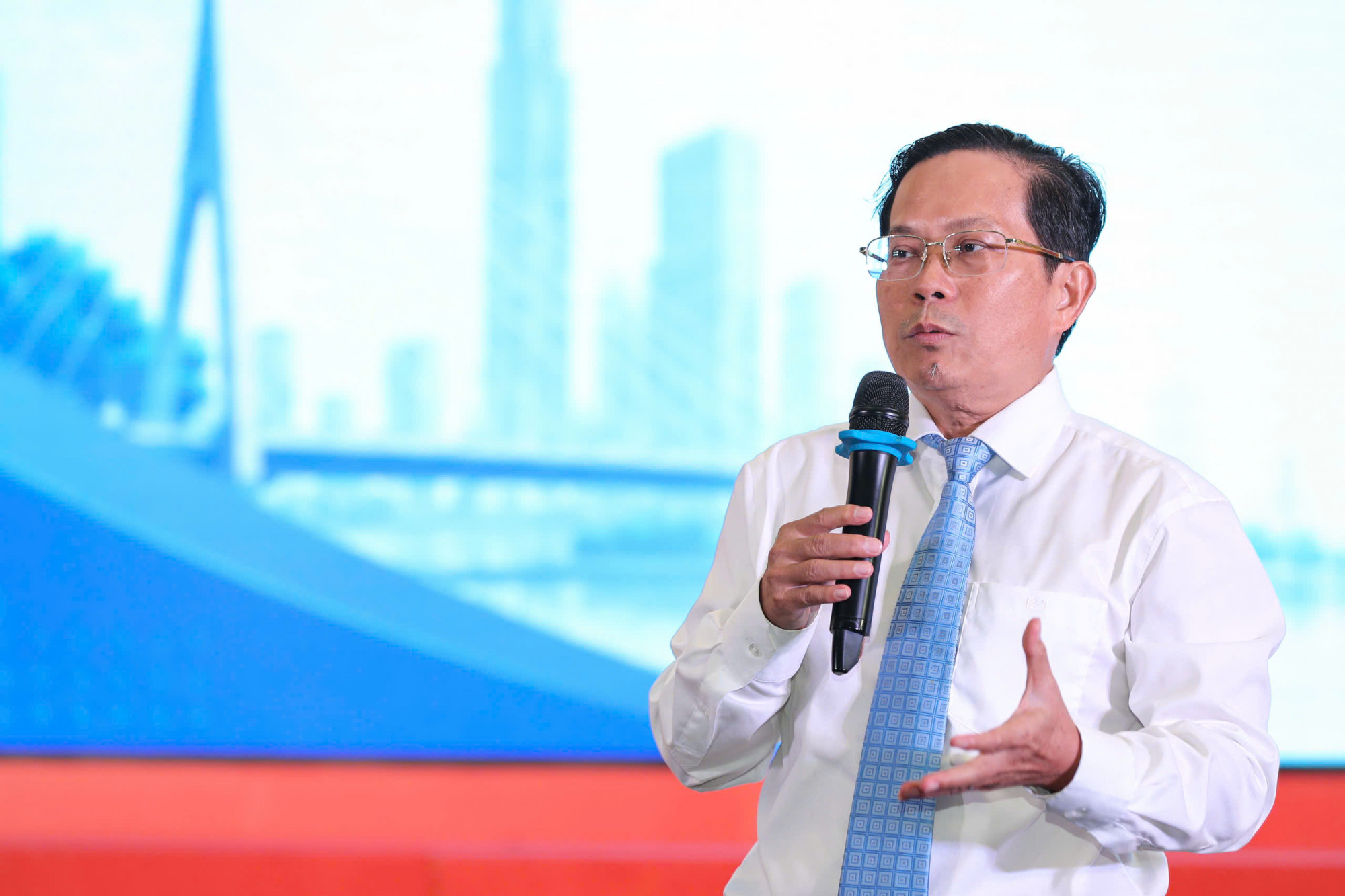 Báo Người Lao Động trao giải 3 cuộc thi viết: Lan tỏa trí tuệ, lòng nhân ái và tình yêu TPHCM Nhà báo - TS Tô Đình Tuân, Tổng Biên tập Báo Người Lao Động, phát biểu tại lễ trao giải ba cuộc thi viết sáng 11/6 - Ảnh: Ban tổ chức