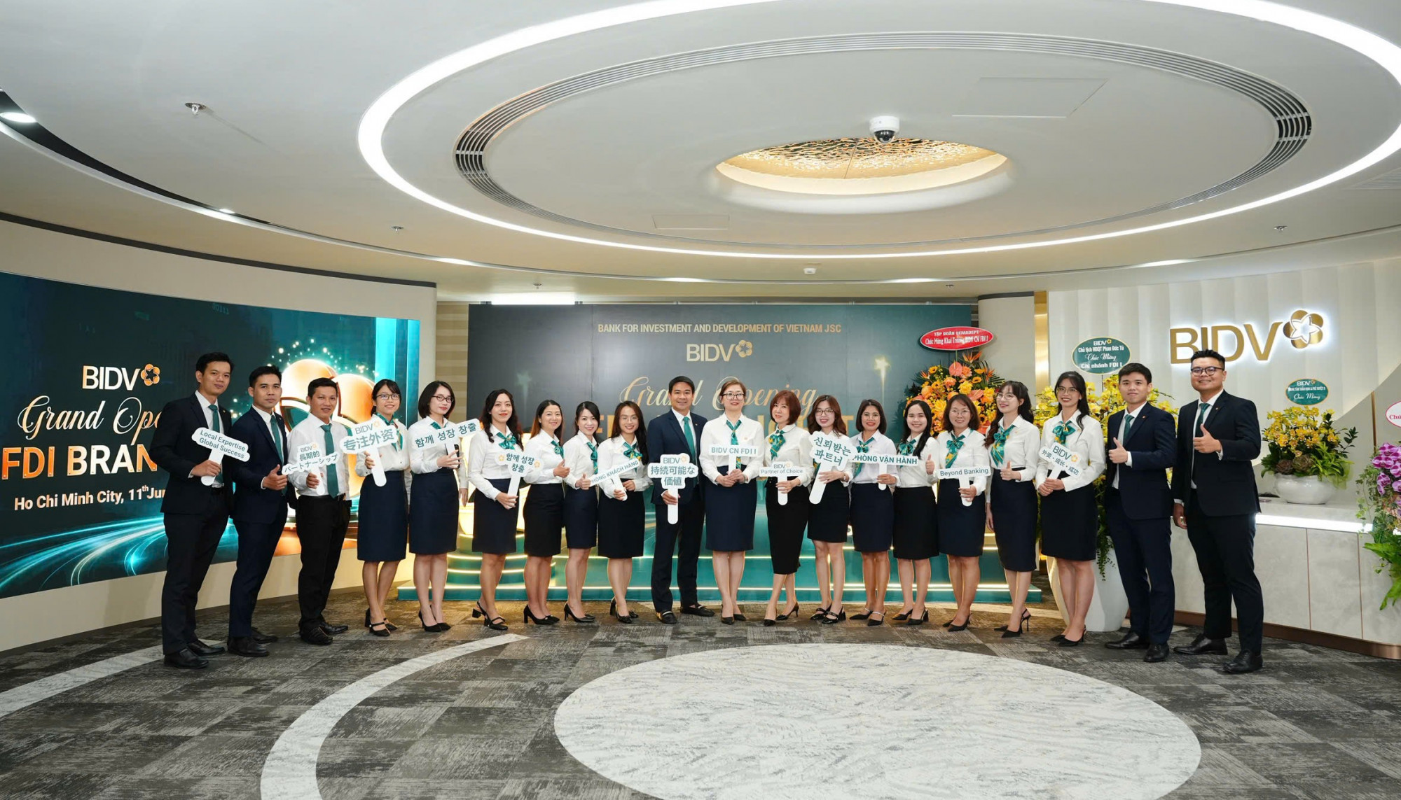 Tập thể Chi nhánh FDI I ngày khai trương hoạt động - Ảnh: BIDV