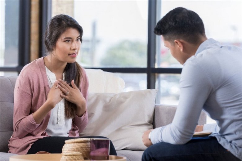 Người chồng nghiện công việc, vô tâm khiến vợ cô độc trong chính cuộc hôn nhân của mình - Ảnh minh họa: shuttetstock