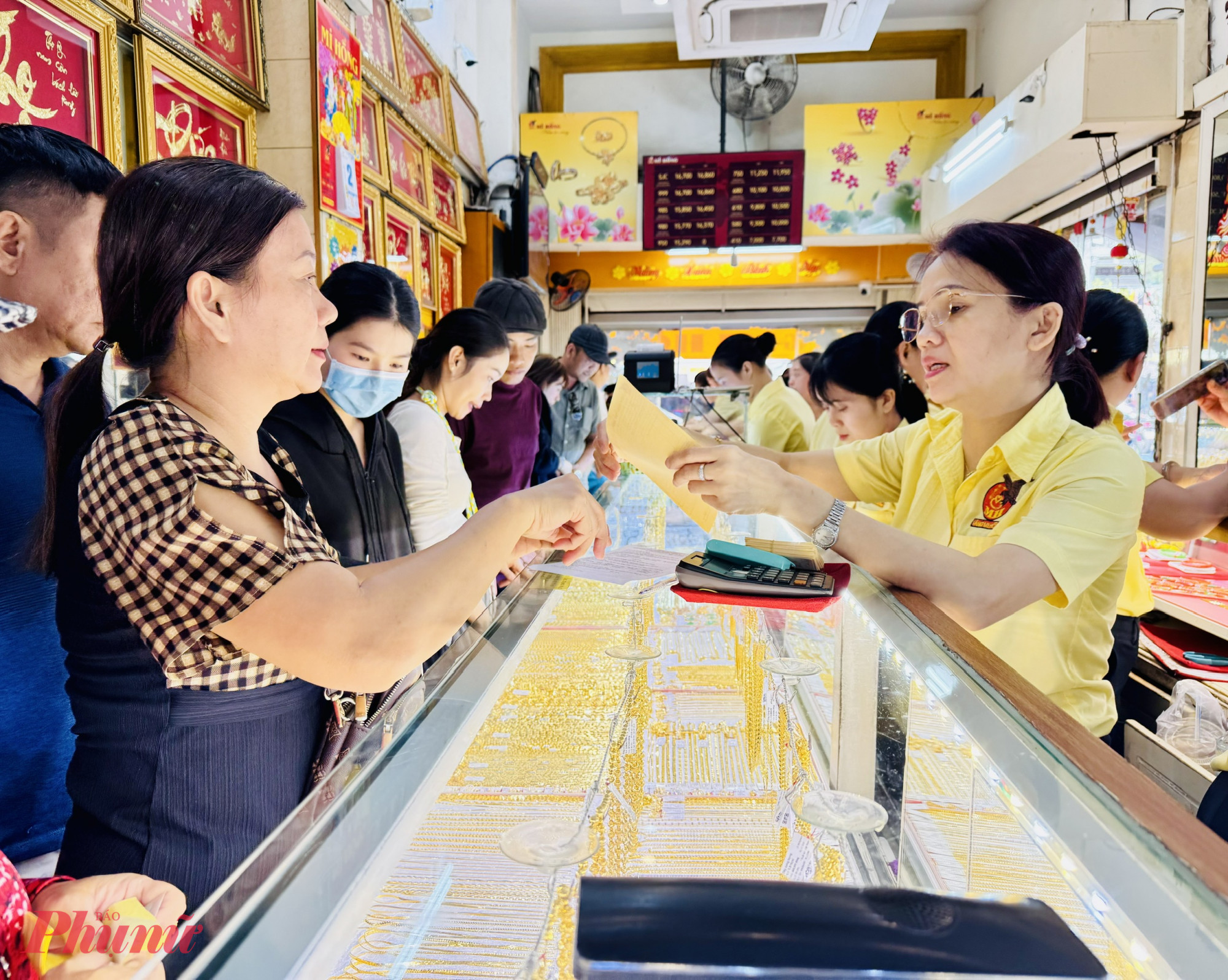 Giá vàng giảm chỉ còn 134 triệu đồng/lượng - Ảnh: Thanh Hoa