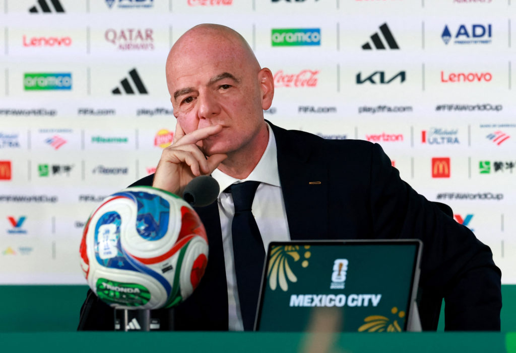 Ông Gianni Infantino đã trả lời phỏng vấn báo chí tại Thành phố Mexico một ngày trước khi World Cup khai mạc - Ảnh: PBS