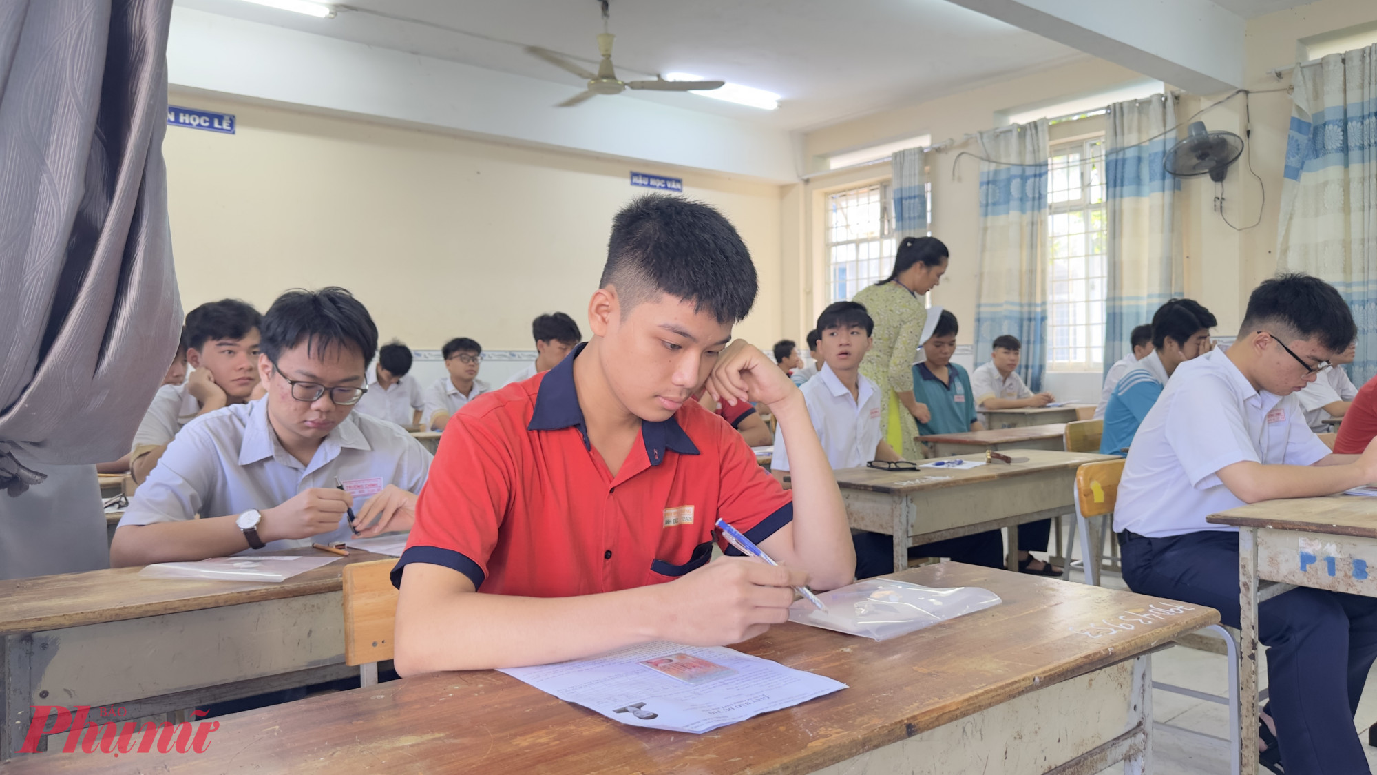Thí sinh tham gia kỳ thi tốt nghiệp THPT 2026 tại TPHCM - Ảnh: Nguyễn Loan