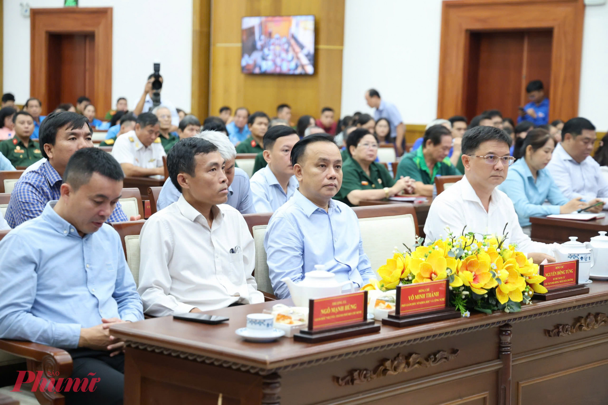 TPHCM thí điểm mô hình đô thị thông minh cấp xã tại Côn Đảo, Vũng Tàu và Phú Nhuận Lãnh đạo TP.HCM cùng đại diện các sở, ngành, địa phương và doanh nghiệp công nghệ tham dự hội nghị triển khai mô hình đô thị thông minh cấp xã - Ảnh: Thanh Tâm