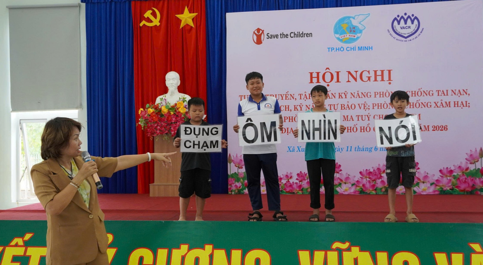 Các em được tham gia các tình huống thực tế - Ảnh: T.Vân 