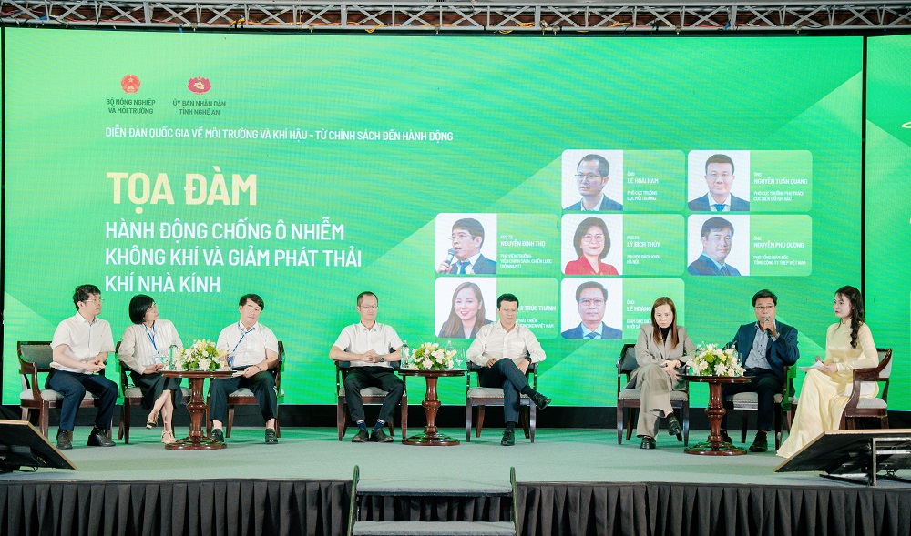 Tọa đàm “Hành động chống ô nhiễm không khí và giảm phát thải khí nhà kính” diễn ra trong khuôn khổ Diễn đàn quốc gia về Môi trường và Khí hậu 2026 - Ảnh: VN