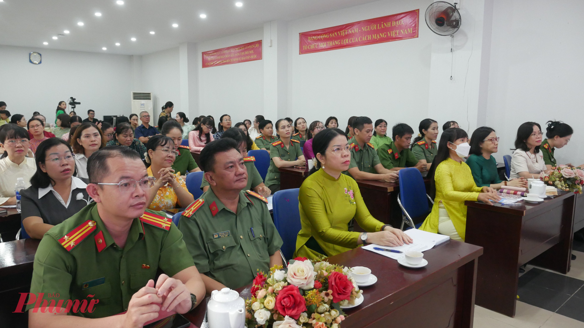 Quang cảnh hội nghị ký kết và triển khai, quán triệt thực hiện Nghị quyết 02 