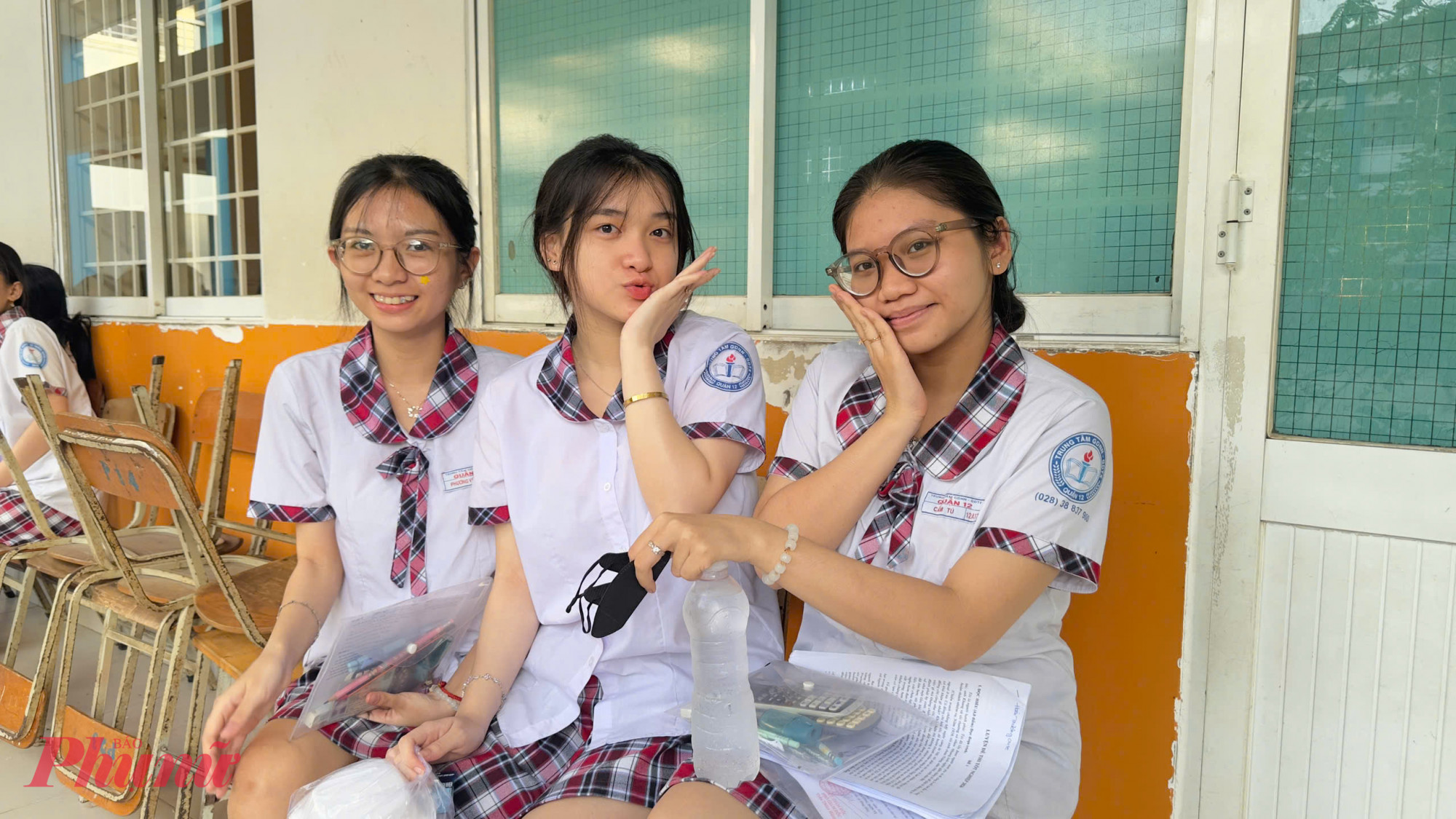 Thí sinh tại điểm thi Trường THCS Trần Hưng Đạo - Ảnh: Nguyễn Loan