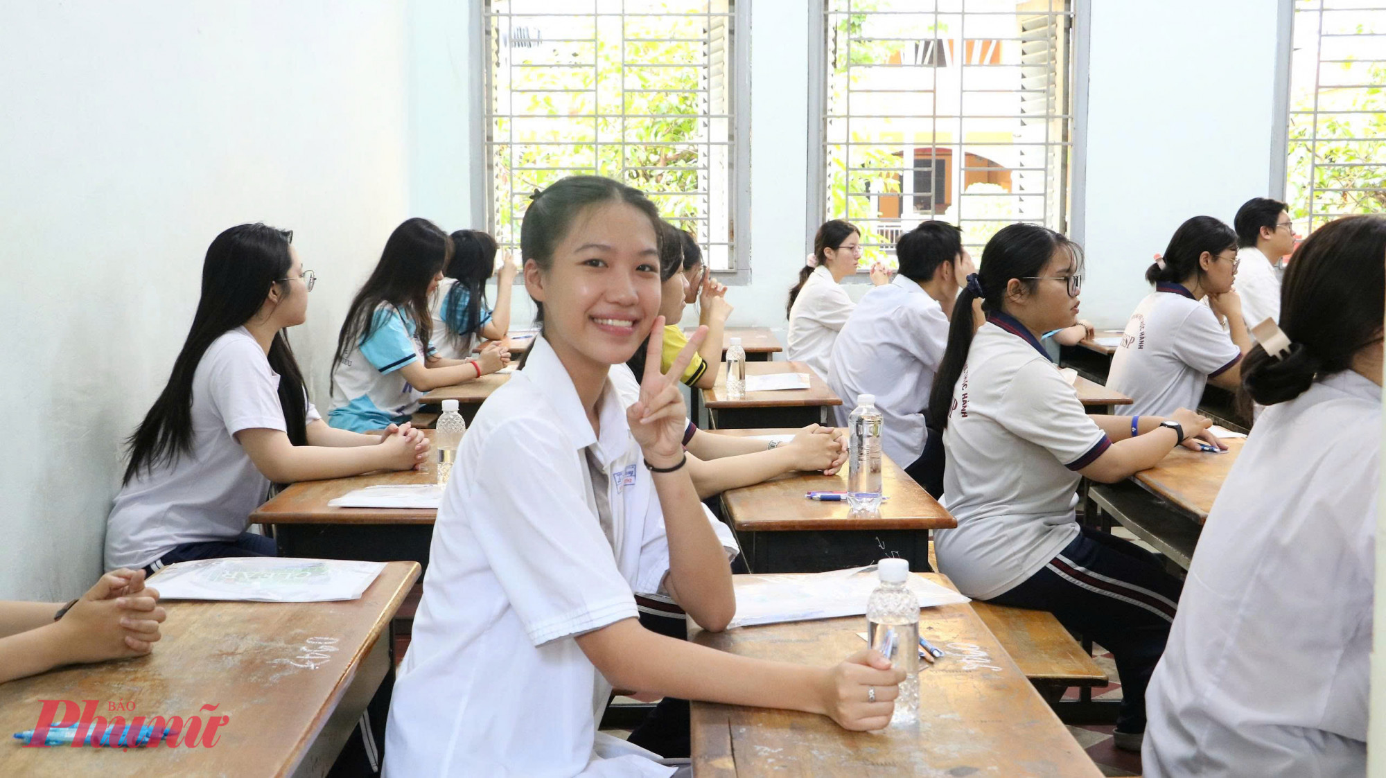 Thí sinh bắt đầu giờ làm bài môn ngữ văn - Ảnh: Trang Thư