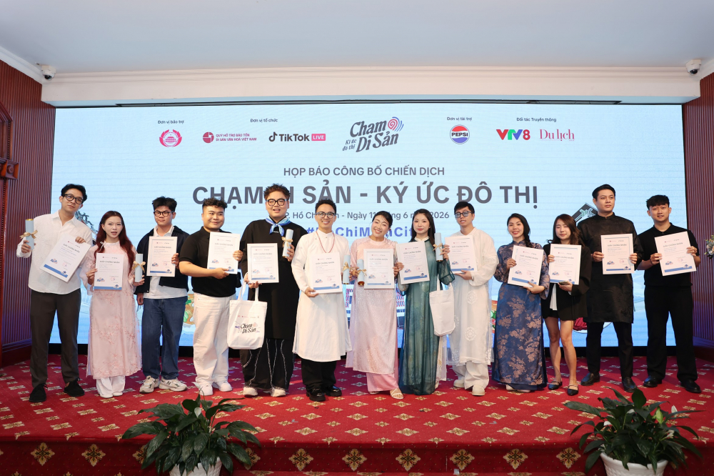 Các nhà sáng tạo nội dung tham gia CLB nhà sáng tạo nội dung ngành Văn hoá Di sản trong  chương trình Chạm Di sản - Ký ức đô thị  Ảnh: Hữu Long