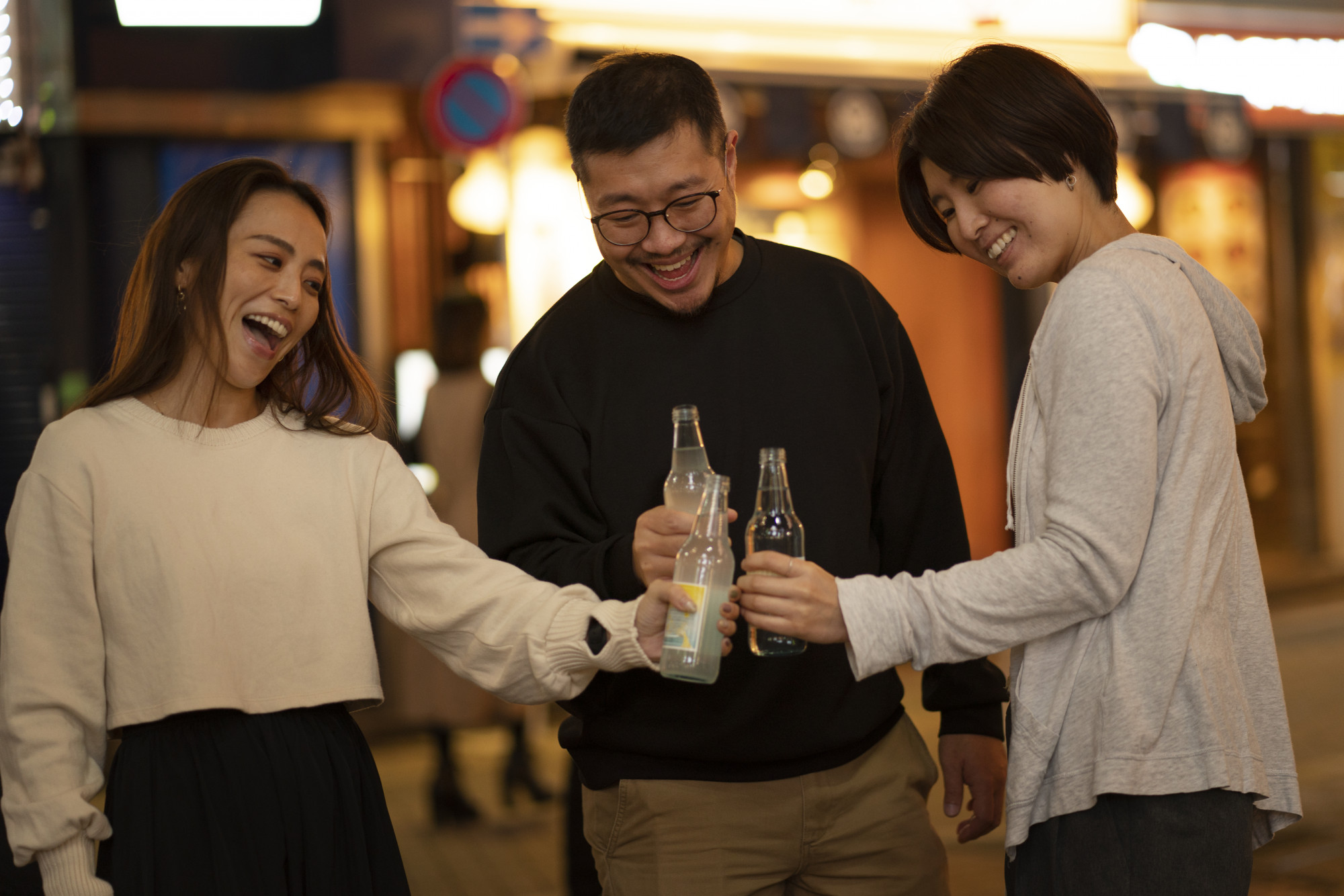 cảm xúc, suy cho cùng, cũng cần có giới hạn và trách nhiệm. Ký ức đẹp nhất là ký ức nên được giữ nguyên vẹn. Bởi không phải mọi rung động đều đáng để đi tiếp hoặc cần một cái kết.