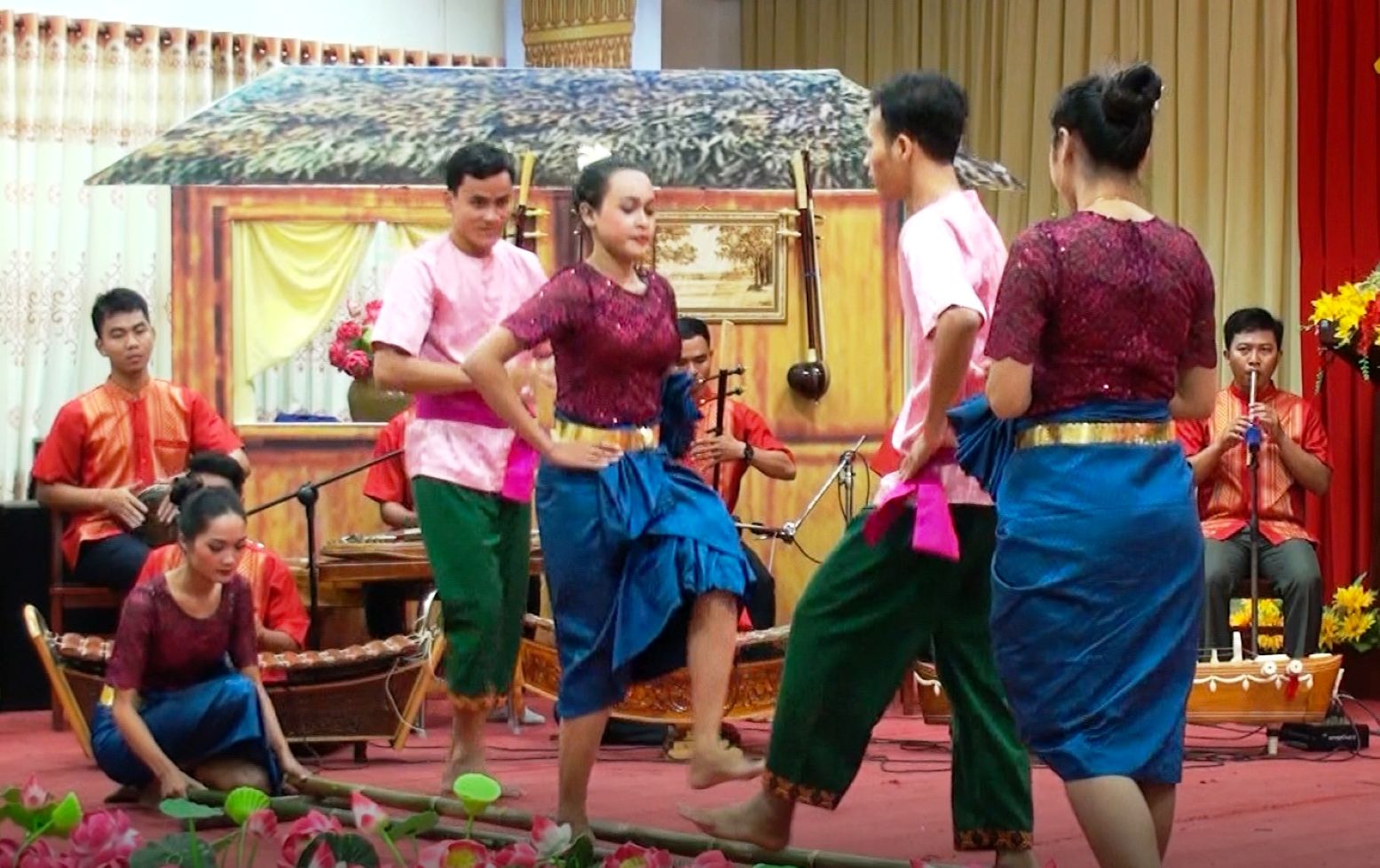 Đào tạo nhân lực, giữ gìn và phát huy văn hóa Khmer Nam Bộ Trình diễn âm nhạc Khmer Nam Bộ ở Đại học Trà Vinh