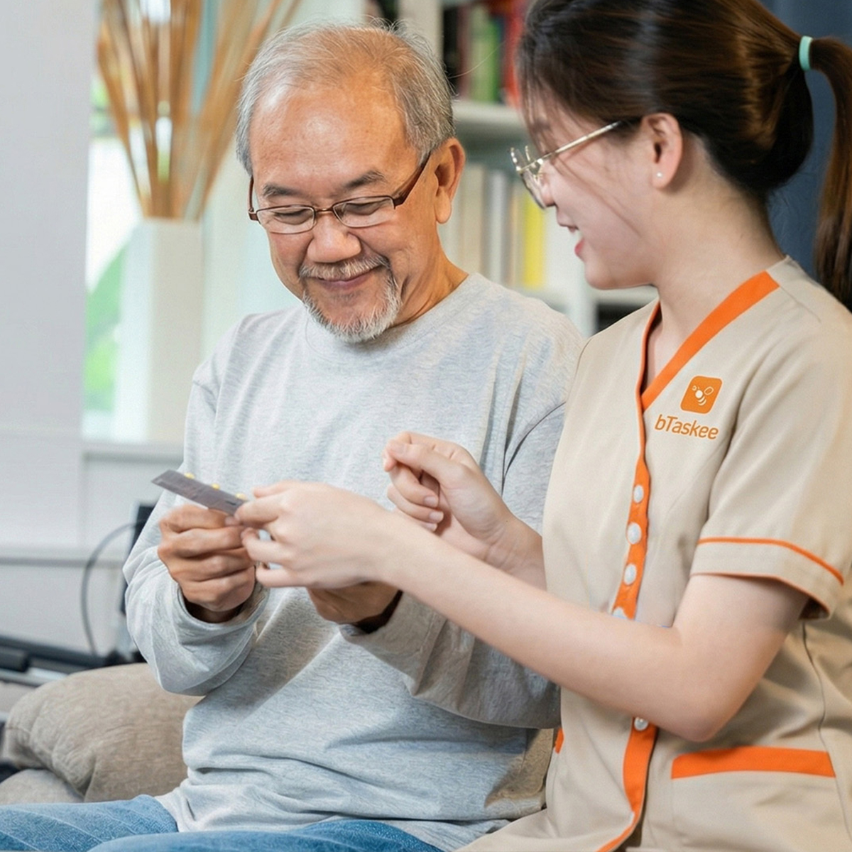 Nhiều nền tảng số đã hợp tác với các đơn vị chuyên môn để đào tạo nhân lực chăm sóc người già tại nhà chuẩn y khoa. Ảnh: bTaskee cung cấp. 