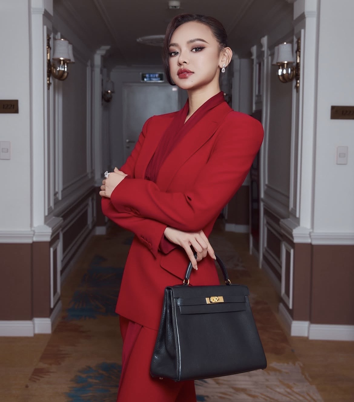 Gu thời trang thanh lịch, thời thượng của Mai Ngô gây ấn tượng với khán giả - Ảnh: Instagram Mai Ngô