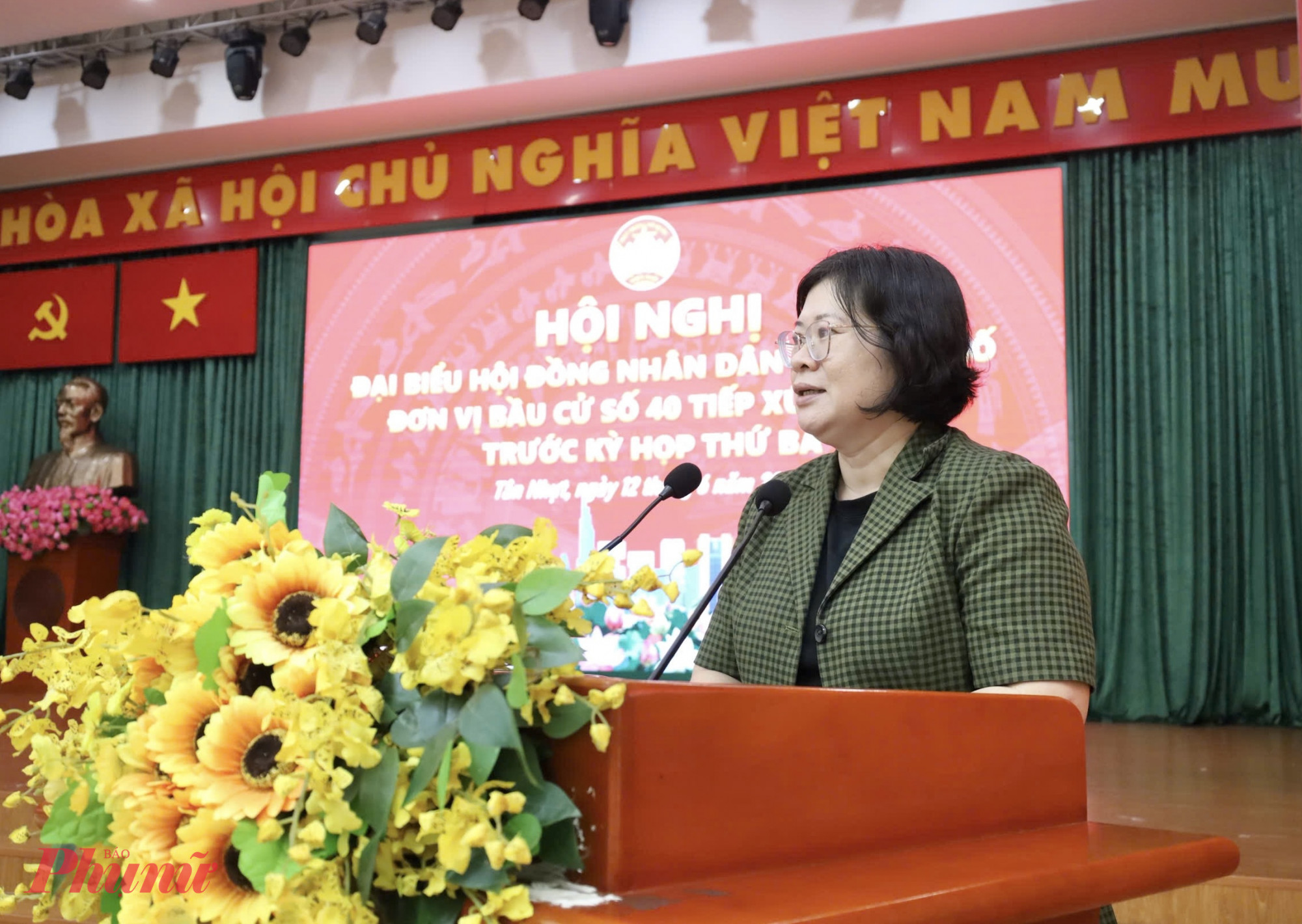 Sẽ kiến nghị tổ chức tiếp xúc chuyên đề để gỡ vướng các dự án kéo dài cho người dân Bà Văn Thị Bạch Tuyết - Phó bí thư Thành ủy TPHCM lắng nghe các ý kiến, kiến nghị của cử tri và trả lời tại buổi tiếp xúc trước kỳ họp thứ 3 HĐND TPHCM khóa X