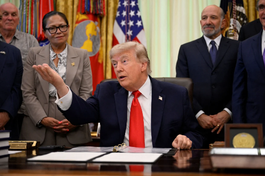 Tuyên bố của ông Trump đã thúc đẩy một đợt phục hồi của thị trường chứng khoán và làm giảm giá dầu, mặc dù lập trường của Iran vẫn chưa rõ ràng