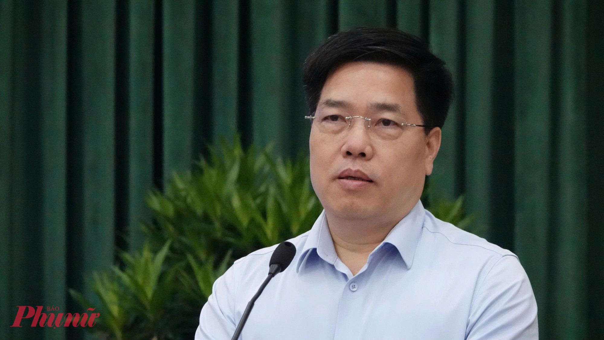 Không để người dân vất vả hơn khi làm thủ tục trực tuyến Ông Phạm Minh Hùng - Vụ trưởng Vụ Cải cách hành chính (Bộ Nội vụ) phát biểu tại hội nghị - Ảnh: Thanh Tâm
