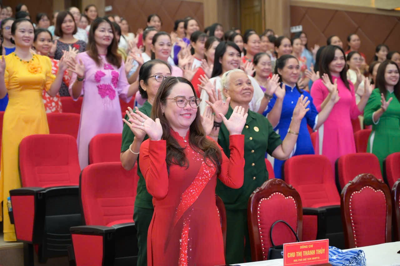 Cán bộ, hội viên, phụ nữ Tân Đông Hiệp được trang bị kiến thức, kỹ năng tự tin ứng xử trong cuộc sống