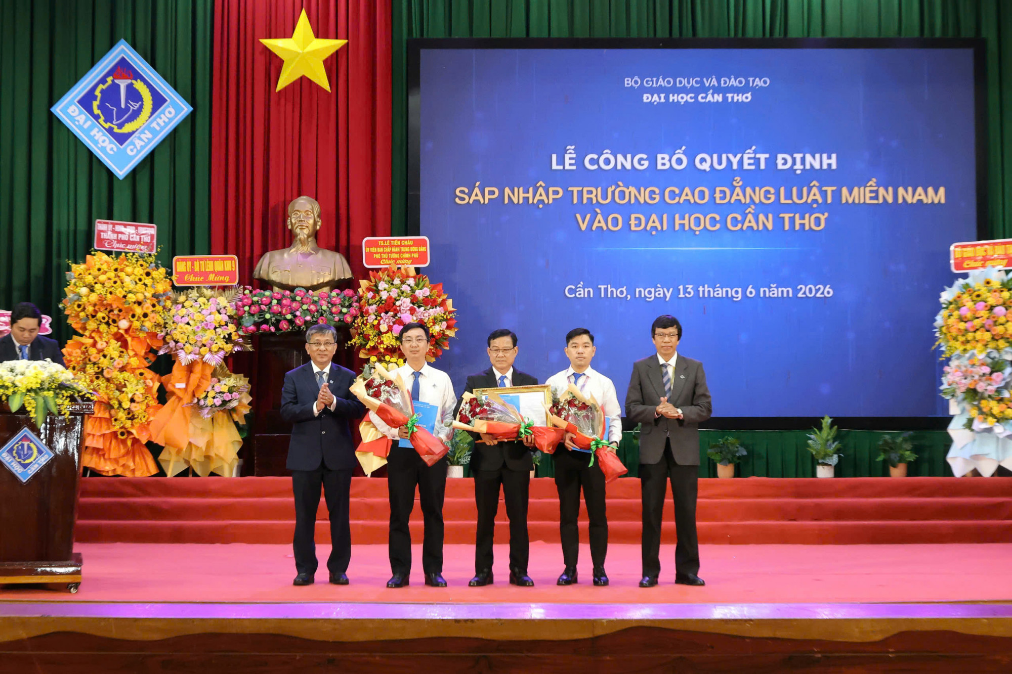 lễ sáp nhập Trường Cao đẳng Luật miền Nam vào Đại học Cần Thơ