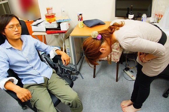 Tại Nhật Bản, dịch vụ thuê người xin lỗi thay đã trở thành một ngành nghề đặc biệt, phản ánh áp lực xã hội và sự phức tạp trong việc hàn gắn các mối quan hệ - Ảnh: Japan Today