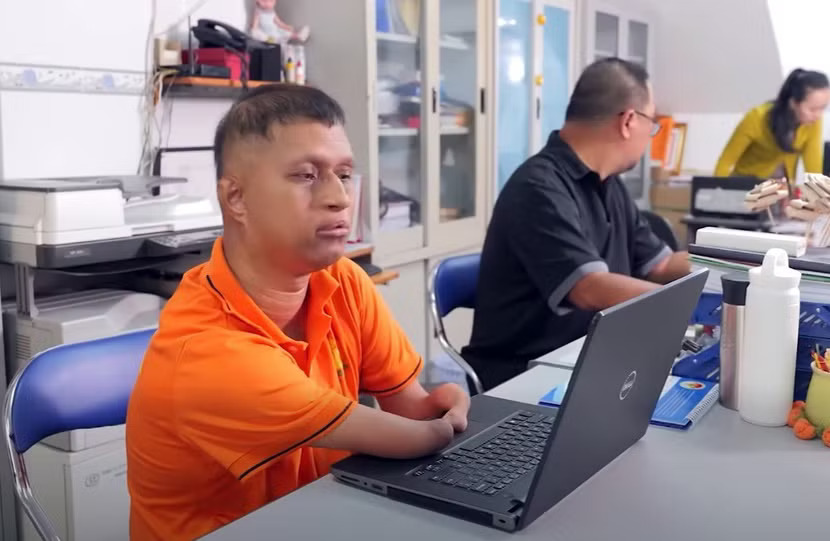 Hiện tại, Nay Djruêng đang đảm nhận mảng truyền thông tại Hội Nạn nhân chất độc da cam/Dioxin TPHCM - Ảnh: THP