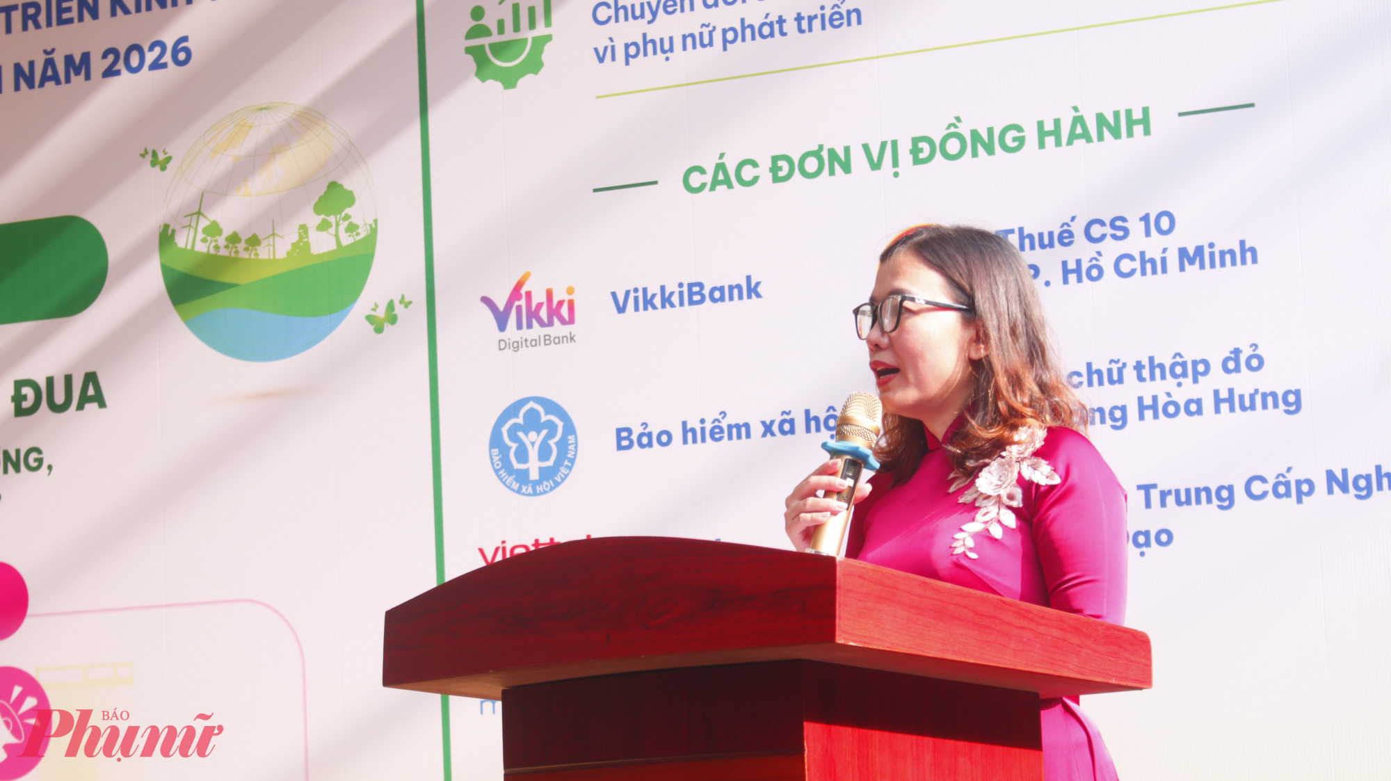 , bà Ngô Thị Quế Băng - Phó chủ tịch Thường trực Ủy ban MTTQ Việt Nam phường, Chủ tịch Hội LHPN phường Hòa Hưng - phát biểu khai mạc ngày hội
