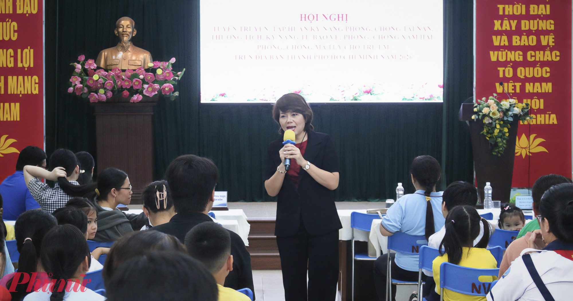 Quang cảnh hội nghị tại phường Vườn Lài.