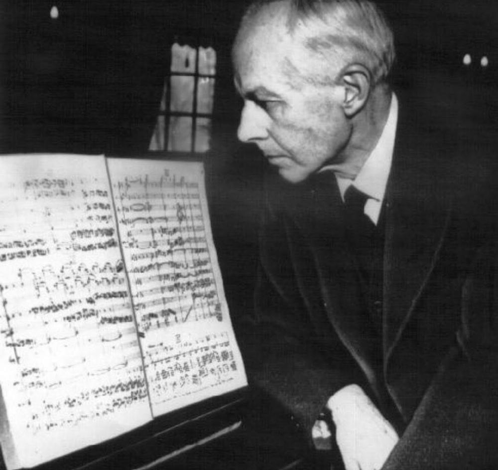 Nhà soạn nhạc - nghệ sĩ piano người Hungary Béla Bartók (1881 - 1945)