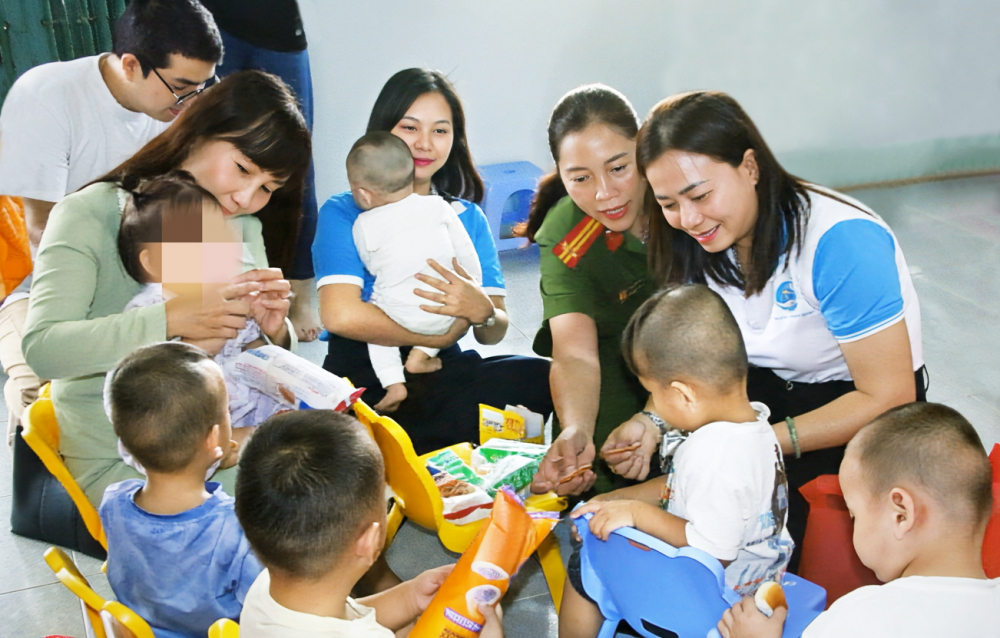 Hội LHPN TPHCM thăm hỏi, động viên và trao quà cho con em nữ phạm nhân tại trại giam An Phước