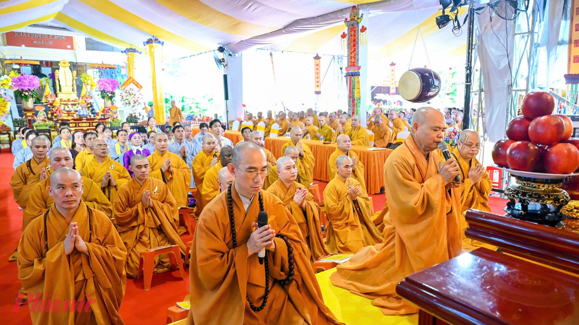 Trang nghiêm lễ cầu siêu liệt sĩ tại nơi từng là Nghĩa trang Đô Thành.