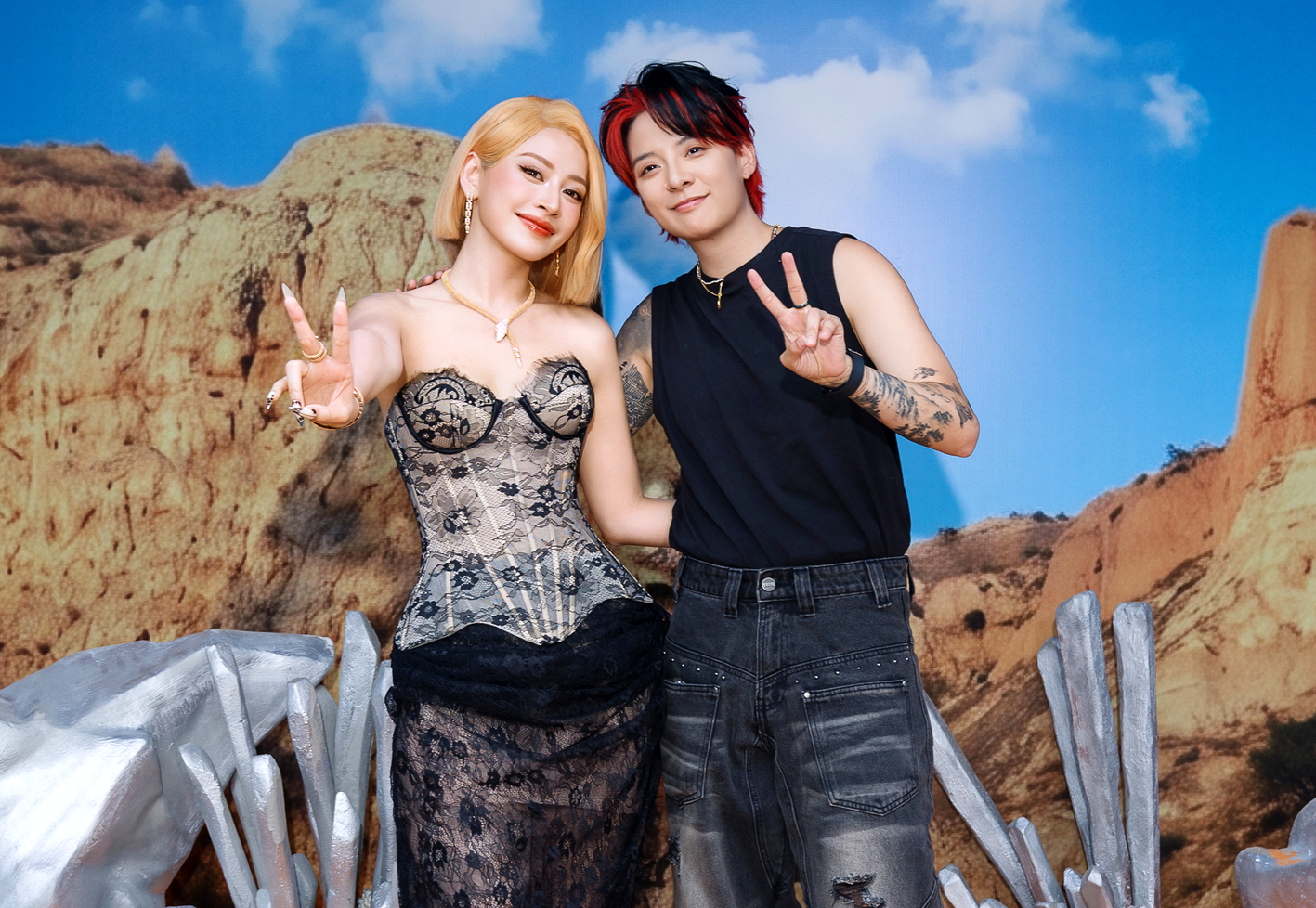 Chi Pu và Amber Liu tại buổi ra mắt album chiều 12/6 tại TPHCM - Ảnh do nhân vật cung cấp