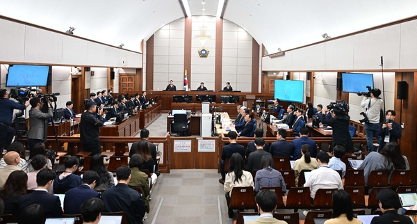Việc luật sư sử dụng AI để trích dẫn các án lệ giả khiến thẩm phán tại Hàn Quốc tốn nhiều thời gian xác minh và chỉnh sửa - Ảnh: News1