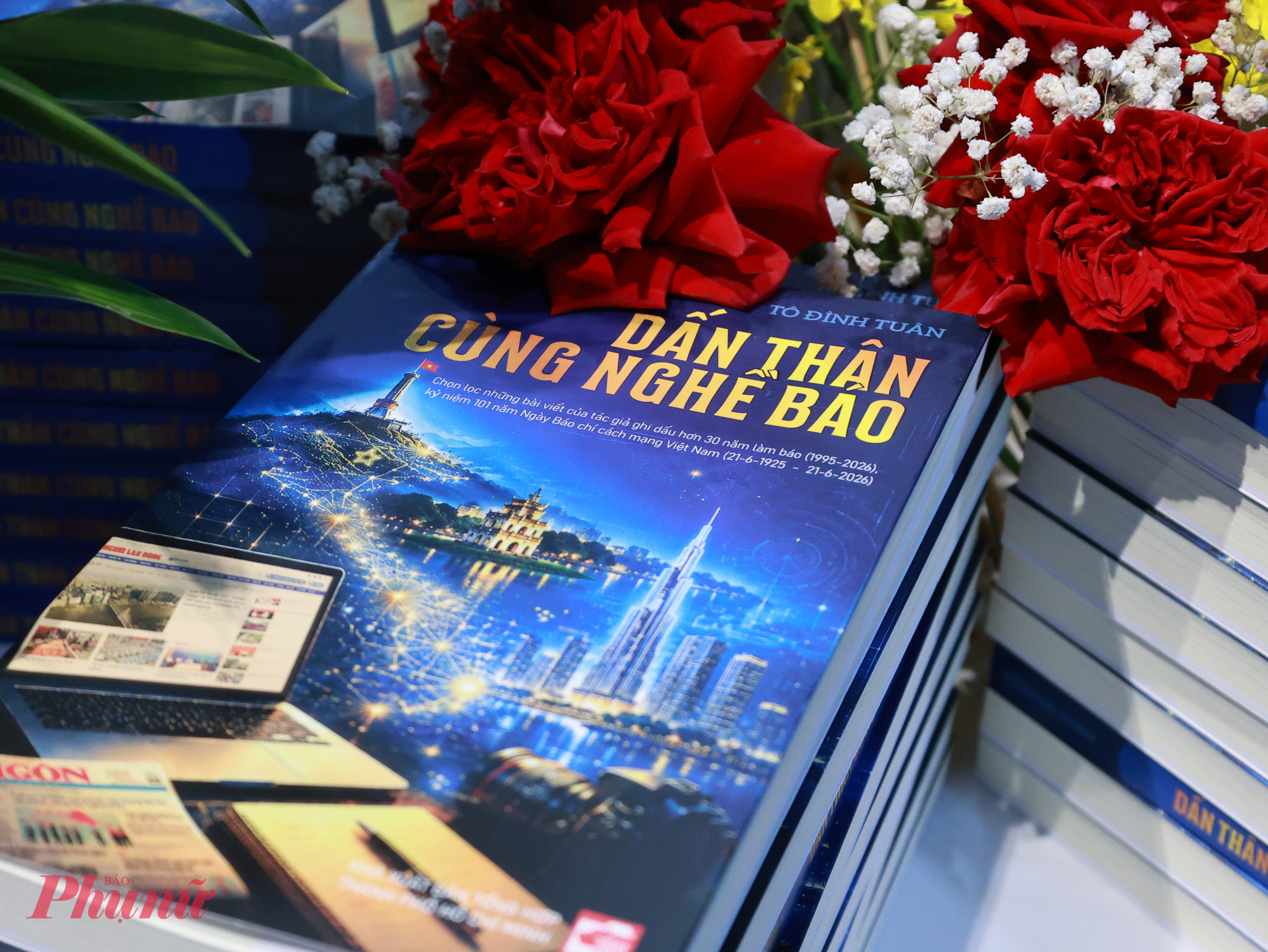 Các bài viết trong cuốn sách được rà soát, đối chiếu và sắp xếp lại theo từng chủ đề, từ kinh tế, giáo dục, khoa học, văn hóa đến quản trị đô thị, chân dung nhân vật, những chuyến đi thực tế và góc nhìn quốc tế