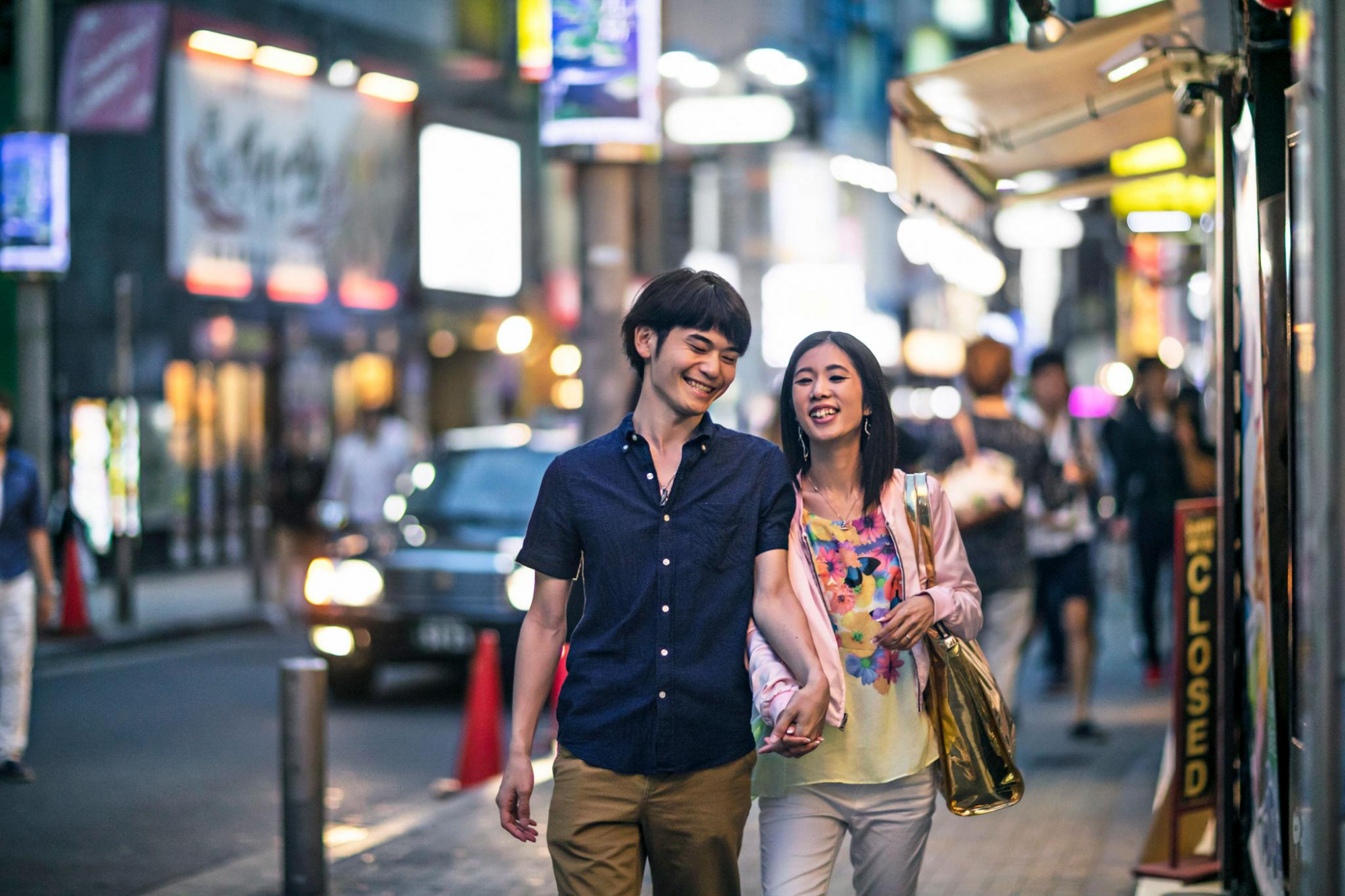 Ngày càng nhiều người tìm đến các dịch vụ đồng hành trả phí như một cách đối phó với sự cô đơn trong xã hội hiện đại - ẢNh: Getty Images