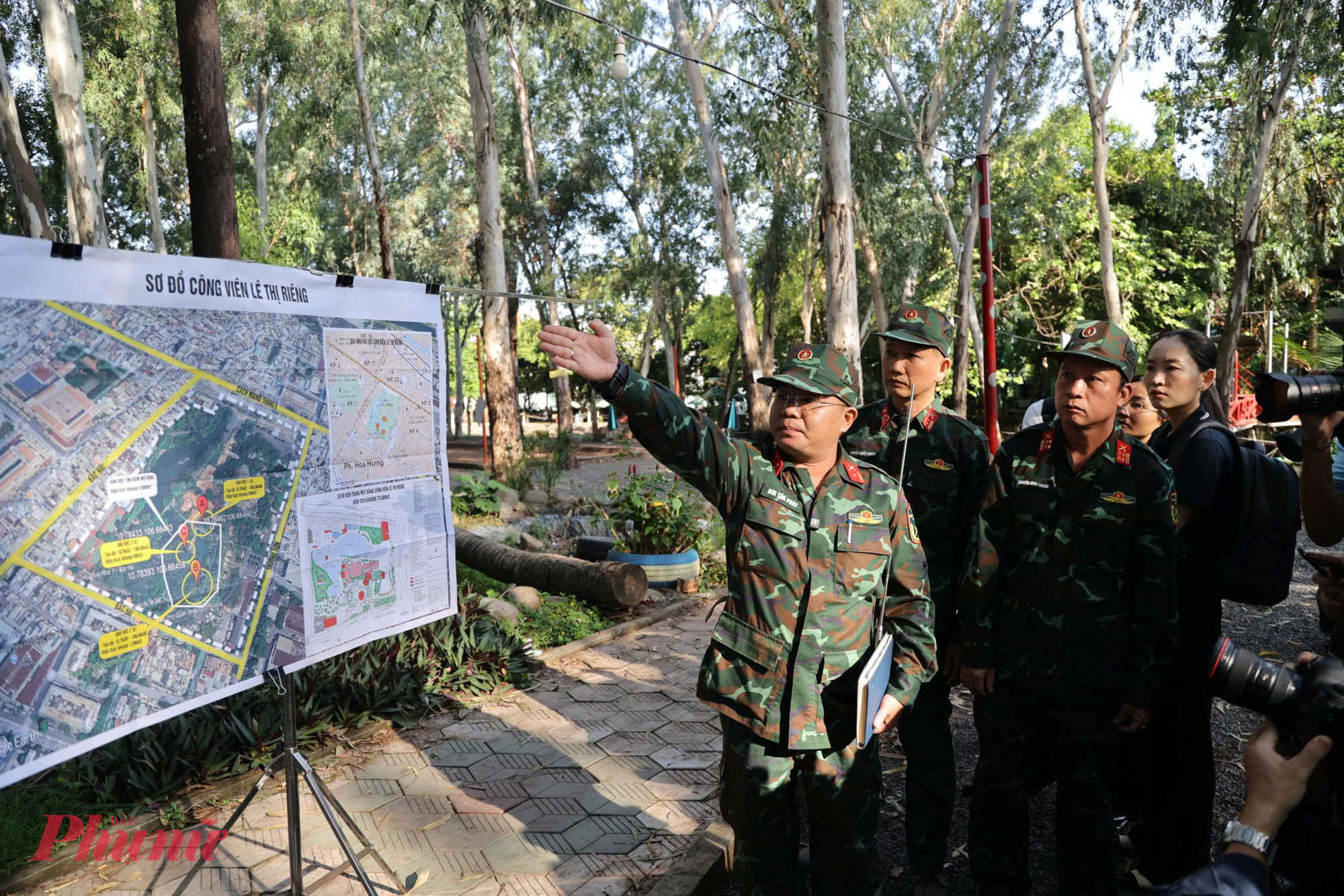 Thiếu tá Dương Hiển Tùng - Trợ lý Công binh, Ban Công binh, Bộ Tư lệnh TPHCM cho biết lực lượng công binh đã sử dụng các thiết bị chuyên dụng để kiểm tra, xử lý các nguy cơ về bom mìn, vật liệu nổ còn tồn lưu trong lòng đất. Trong quá trình thực hiện nhiệm vụ, lực lượng công binh luôn xác định đây là nhiệm vụ chính trị quan trọng, đòi hỏi tinh thần trách nhiệm cao, bảo đảm an toàn trong từng bước triển khai.