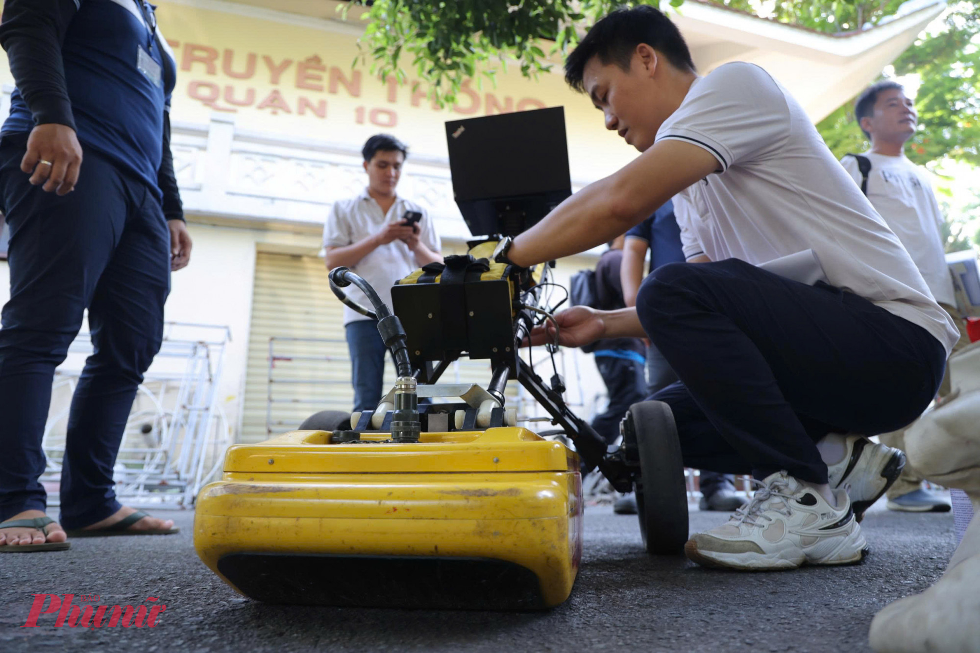 Đây là lần đầu tiên công nghệ radar xuyên đất (Ground Penetrating Radar - GPR) được sử dụng tại khu vực Công viên Lê Thị Riêng nhằm hỗ trợ tìm kiếm các hố chôn tập thể được cho là nơi an táng hàng trăm liệt sĩ hy sinh trong cuộc Tổng tiến công và nổi dậy Xuân Mậu Thân năm 1968.