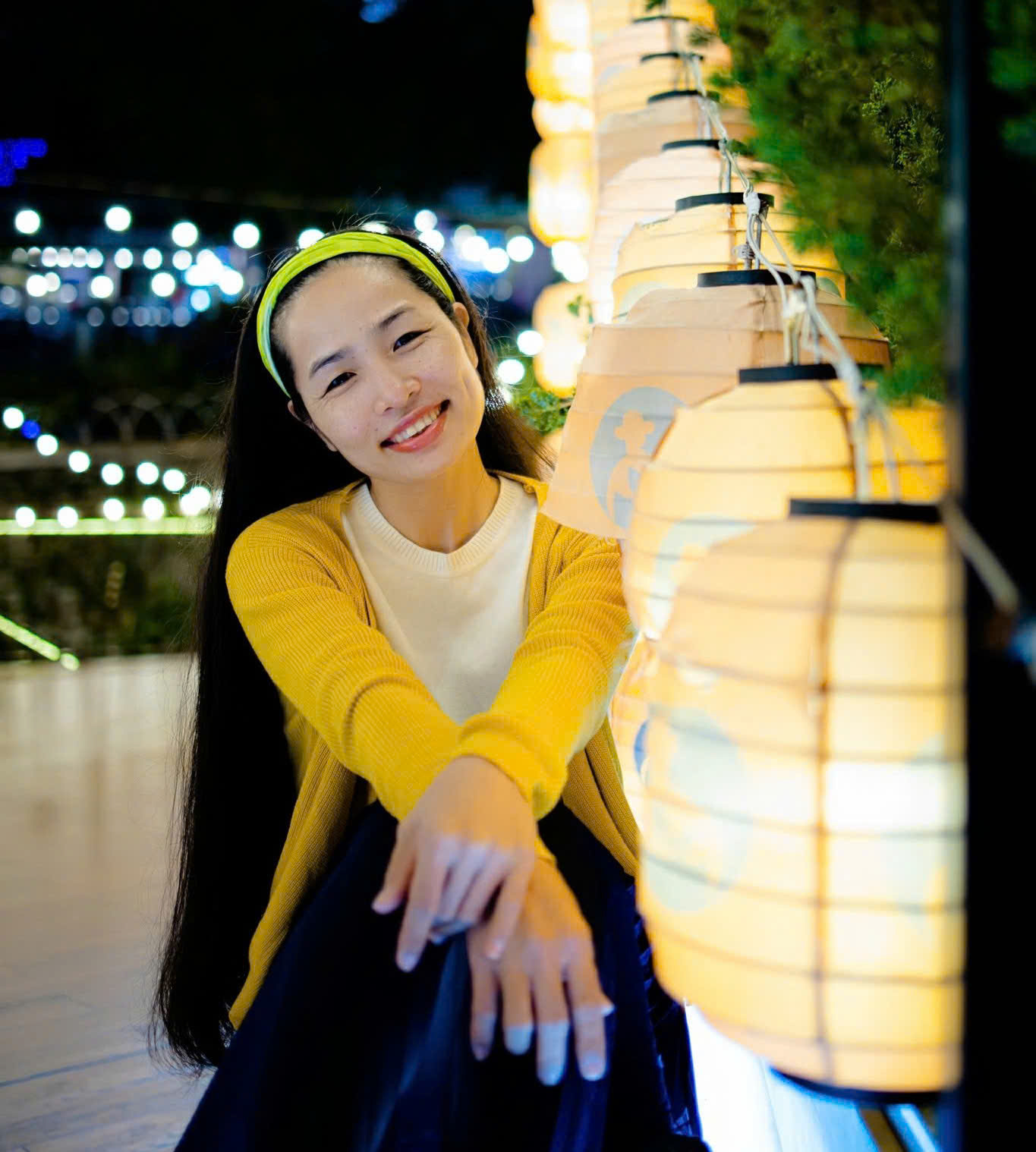 Với bà tôi, mái tóc không chỉ là vẻ ngoài mà còn là sự dịu dàng, là cách một người phụ nữ chăm sóc bản thân.